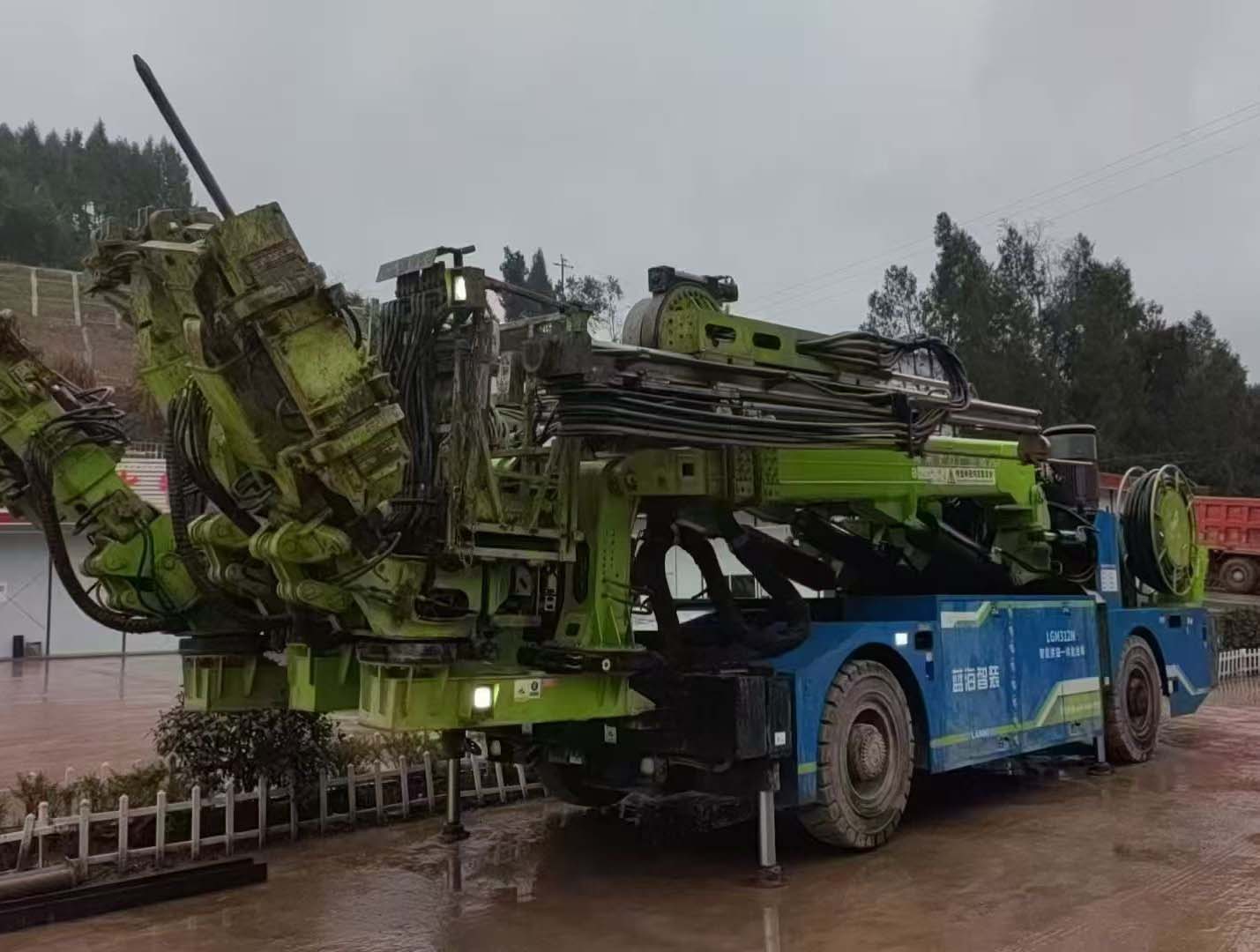拱錨臺(tái)車