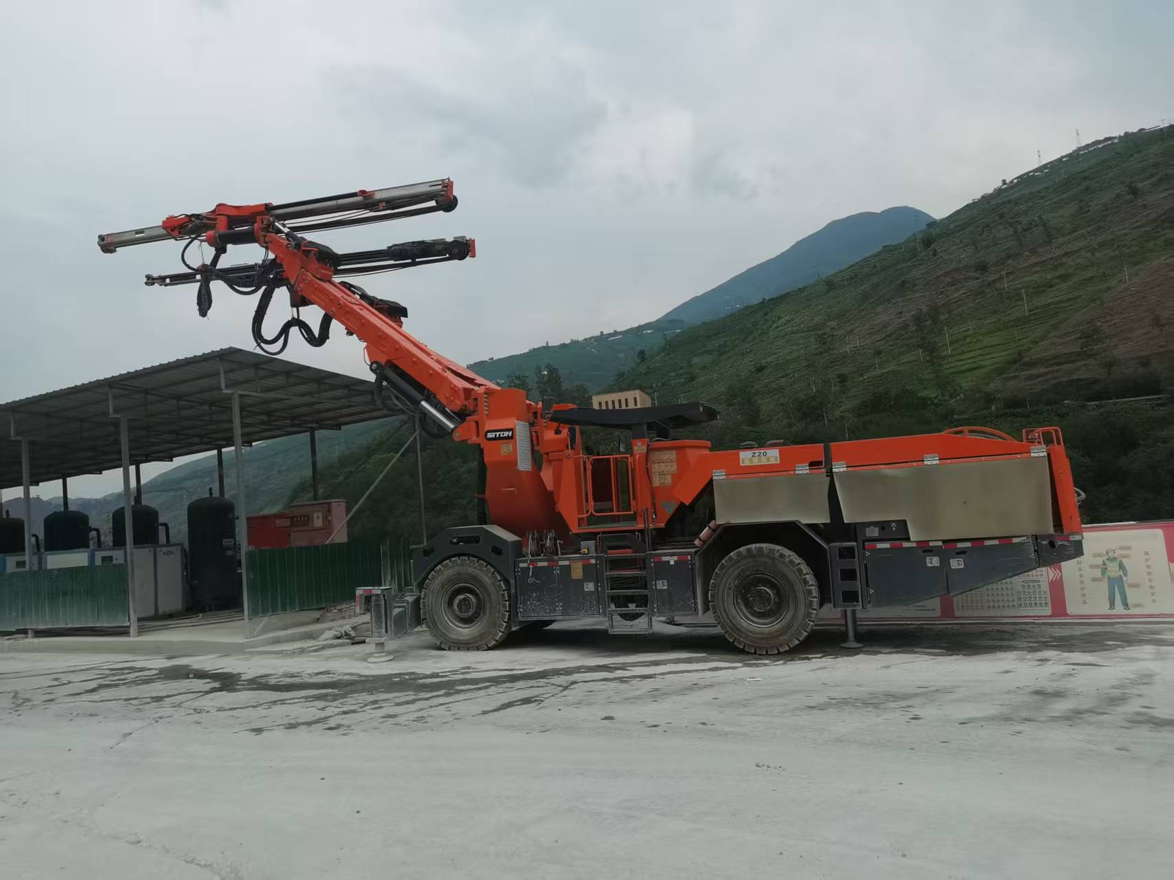 雙臂鉆機(jī)